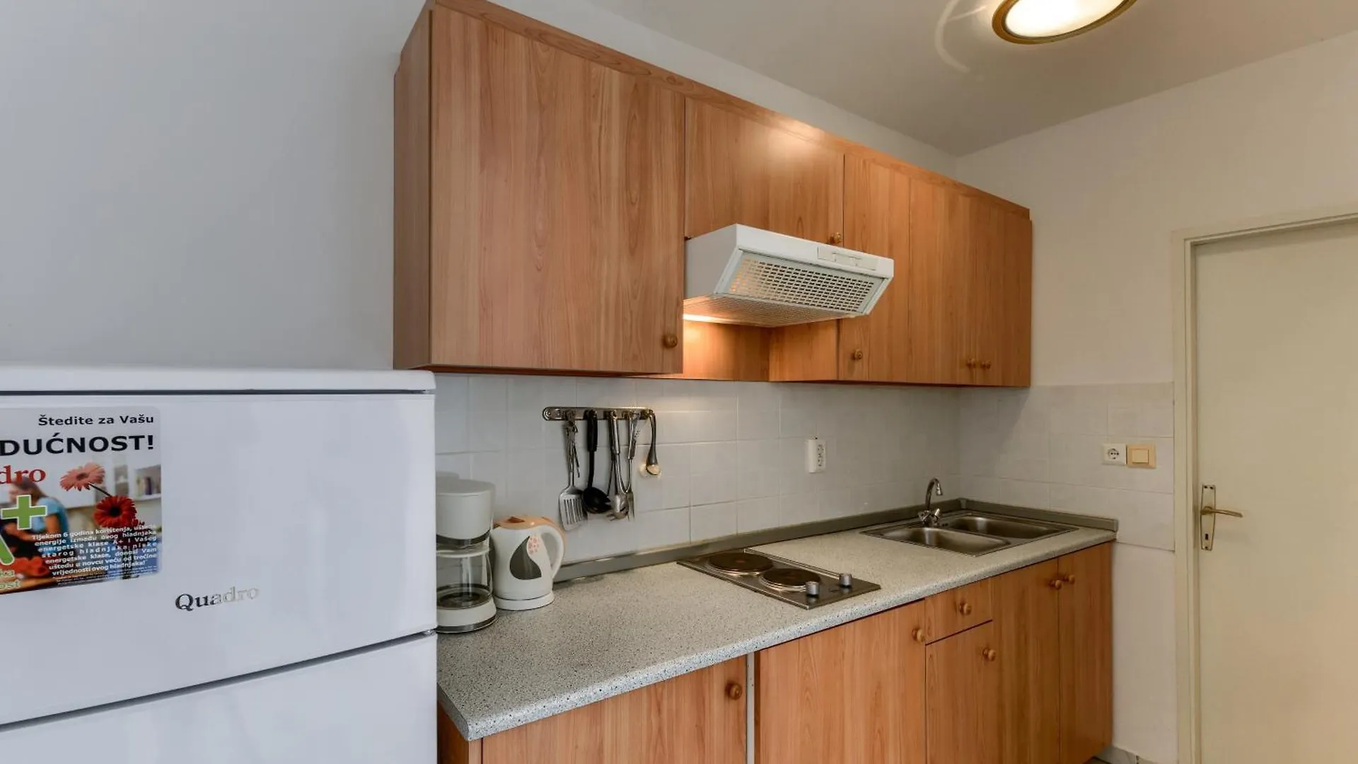 Wohnung Fuer 4 Personen Mit Privatsphaere Razanac Apartment