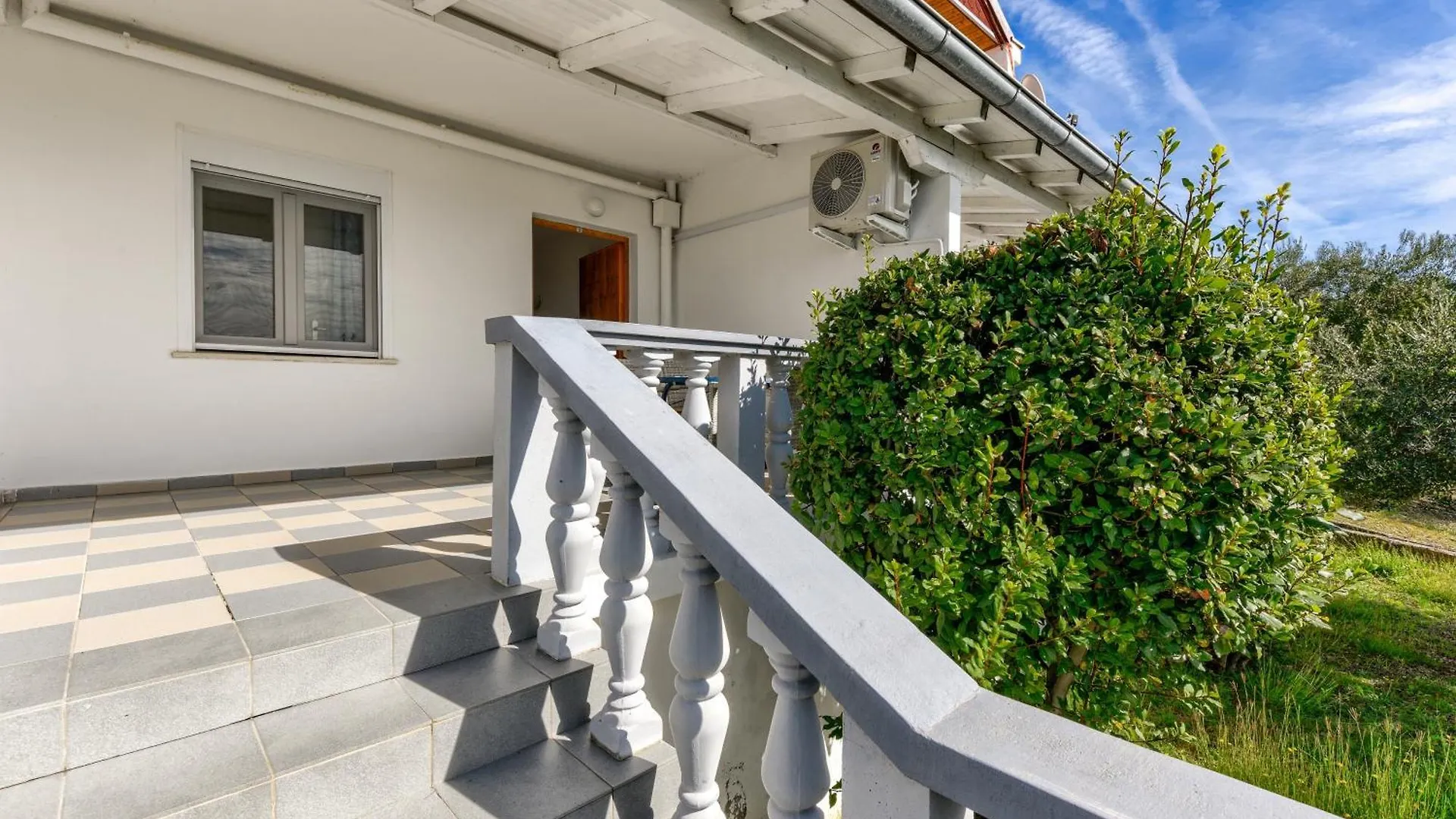 Apartment Wohnung Fuer 4 Personen Mit Privatsphaere Razanac Croatia