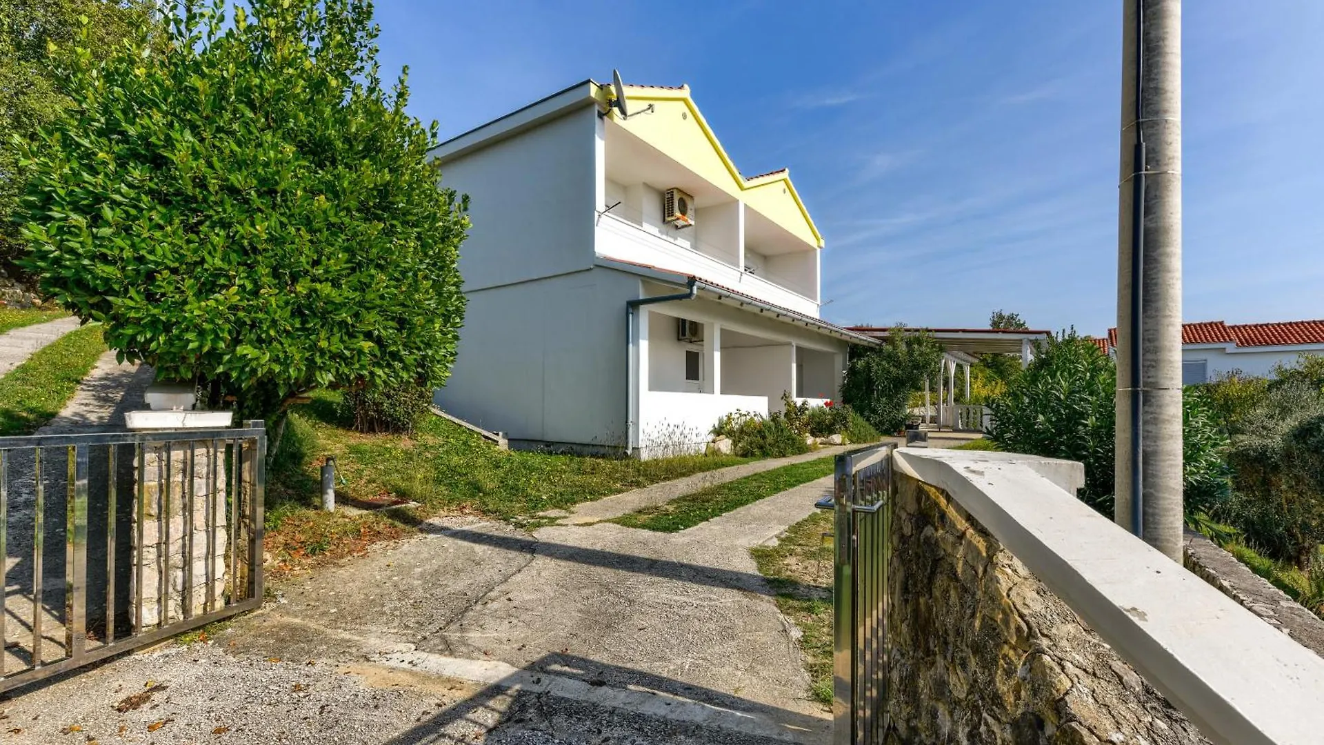 Wohnung Fuer 4 Personen Mit Privatsphaere Razanac